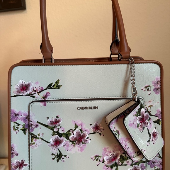 Rare Calvin Klein Margot Tote Large New without tags - Picture 2 of 13